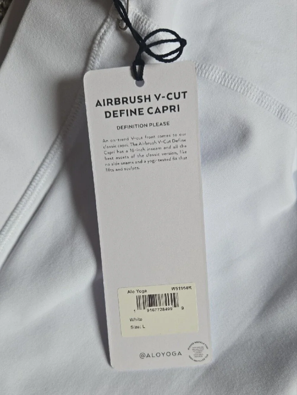 ALO Yoga White V-cut Capri Leggings